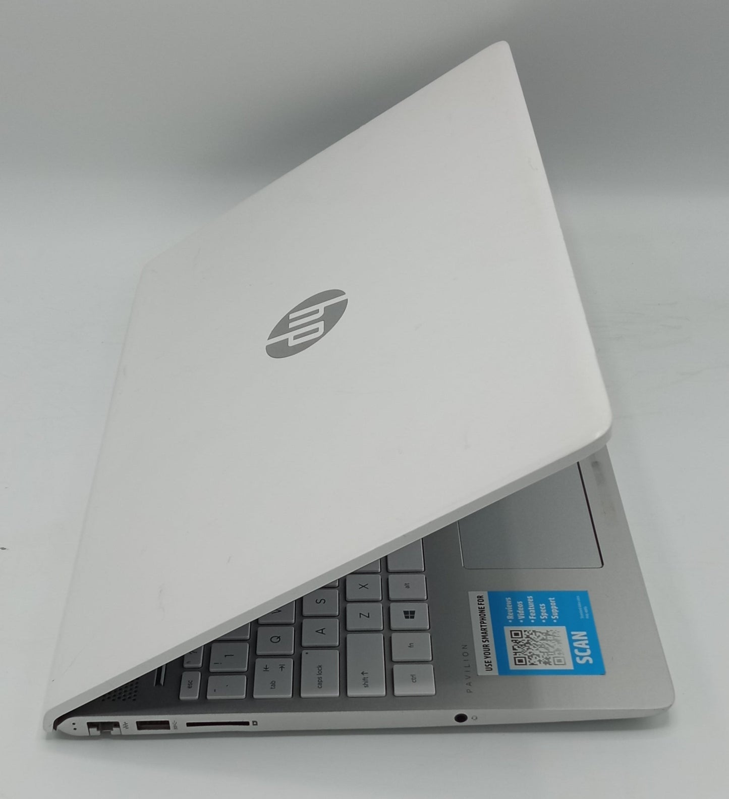 HP Pavilion Laptop 15 | 15 Inches | Core i5 1.6 GHz | 8th Gen | 8GB Ram | 256GB SSD | 1TB HDD | White