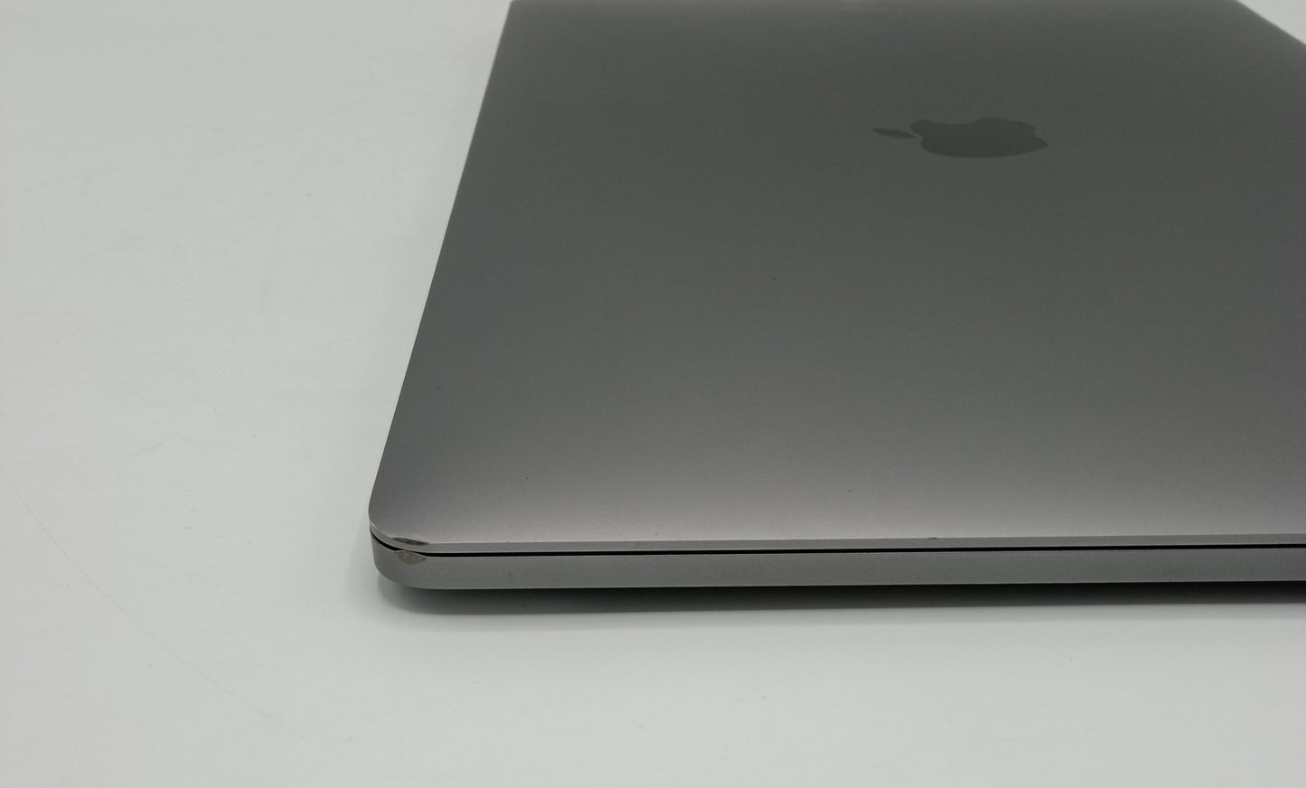 MacBook Pro 2018 | 15 inches | Intel Core i7 2.2 GHz Processor | 32GB Ram | 512GB SSD | Space Gray | Like New Without Box | 2 Cycles