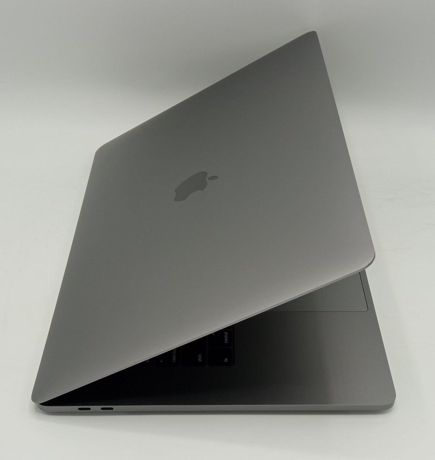 MacBook Pro 2018 | 15 inches | Intel Core i7 2.2 GHz Processor | 32GB Ram | 512GB SSD | Space Gray | Like New Without Box | 2 Cycles