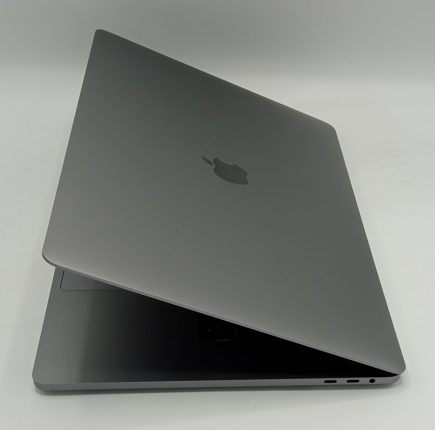 Macbook Pro 2019 | 16 Inches | Intel Core i7 2.6 GHz 6-Core Processor | 16 GB Ram | 1 TB SSD | AMD Radeon Pro 5300 | Space Gray | 23 Cycles Only