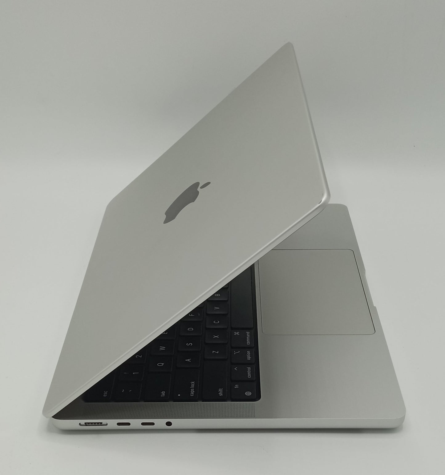 MacBook Pro 2021 | 14 Inches | Apple M1 Pro Chip | 16 GB Ram | 1 TB SSD | Silver | 211 Cycles