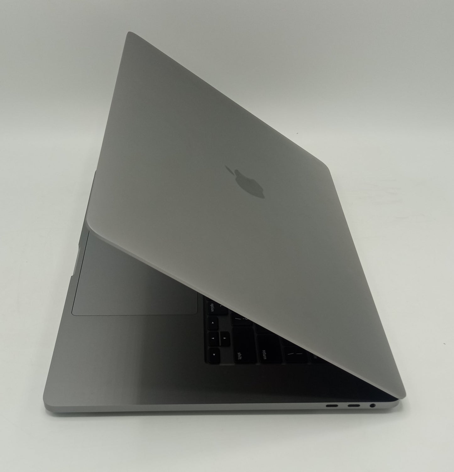 Macbook Pro 2019 | 16 Inches | Intel Core i7 2.6 GHz 6-Core Processor | 16 GB Ram | 512 GB SSD | AMD Radeon Pro 5300 | Space Gray | Great Condition | 178 Cycles Only