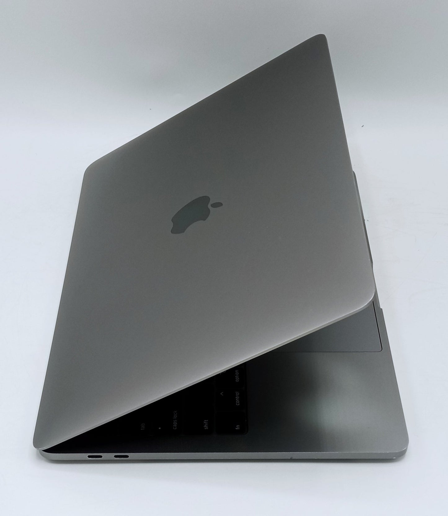 MacBook Pro 2019 Touch bar | 13 inches | Intel Core i7 2.8 GHz Quad core Processor | 16GB Ram | 256GB SSD | Space Gray | 587 Cycles