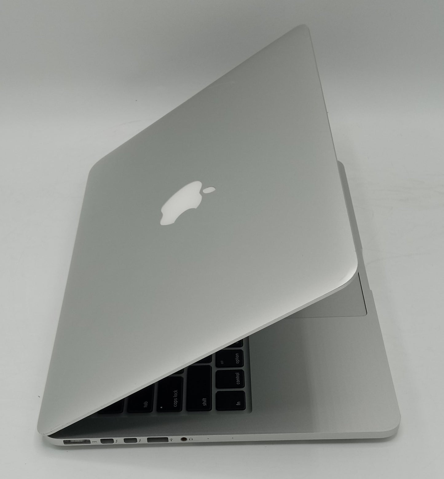 MacBook Pro Early 2015 | 13 inches | Intel Core i5 2.7 GHz Processor | 8GB Ram | 512GB SSD | Silver | 3 Cycles