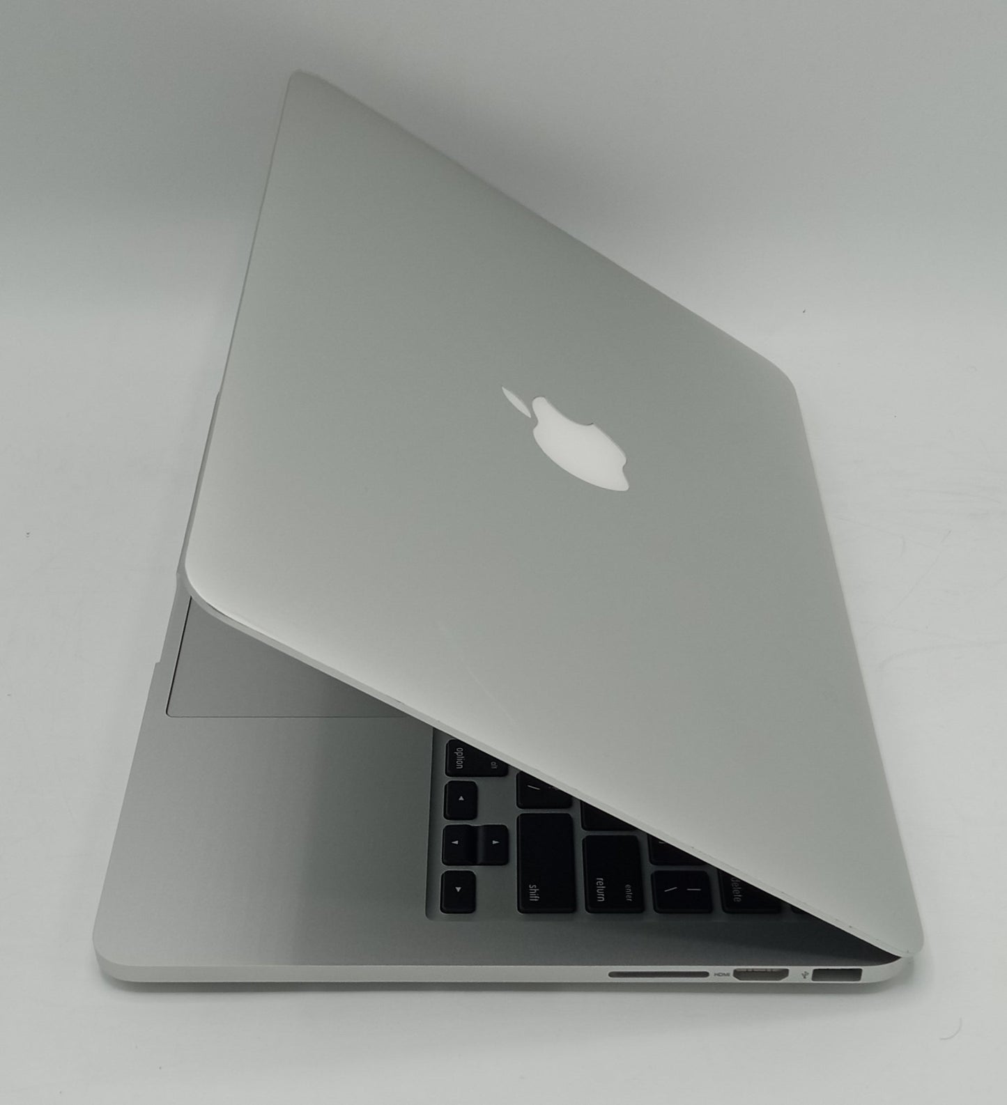 MacBook Pro Early 2015 | 13 inches | Intel Core i5 2.7 GHz Processor | 8GB Ram | 512GB SSD | Silver | 3 Cycles