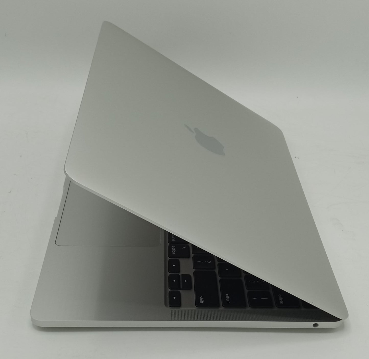 Macbook Pro 2020 | 13 Inches | Apple M1 Chip | 8 GB Ram | 256 GB SSD | Silver | 104 Cycles