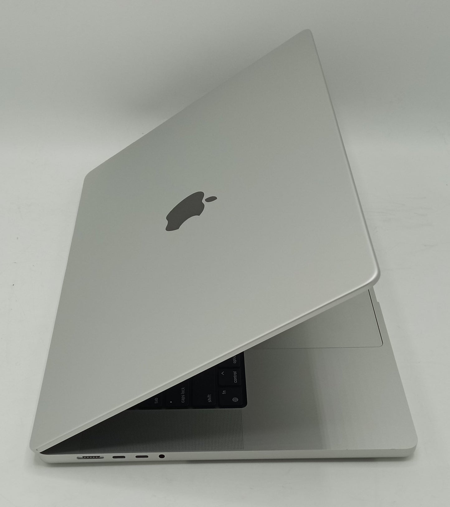 Macbook Pro 2021 | 16 Inches | Apple M1 Pro Chip | 16GB Ram | 512GB SSD | Silver | 41 Cycles