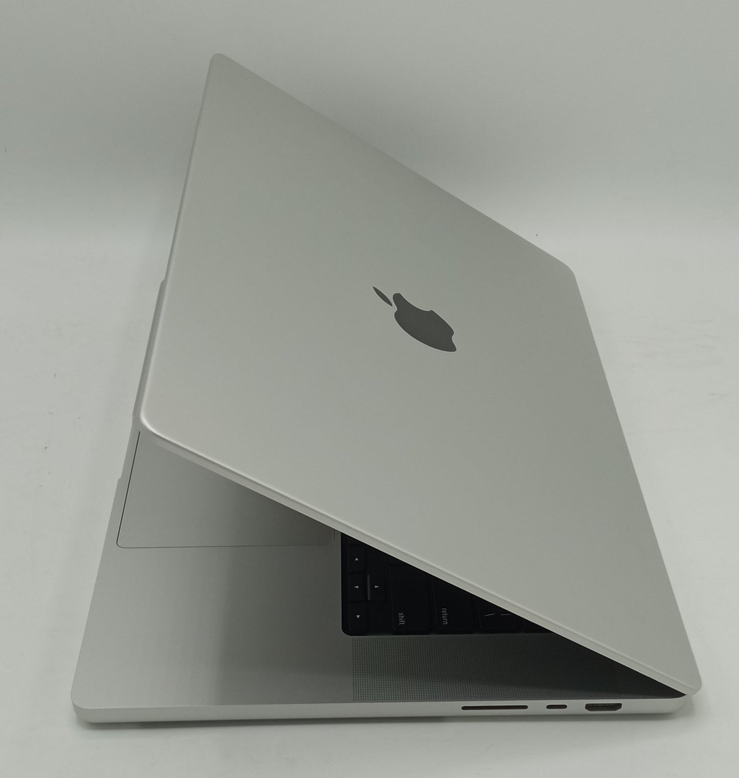 Macbook Pro 2021 | 16 Inches | Apple M1 Pro Chip | 16GB Ram | 512GB SSD | Silver | 97 Cycles