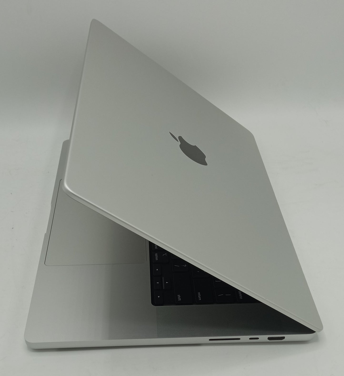 Macbook Pro 2021 | 16 Inches | Apple M1 Pro Chip | 32GB Ram | 512GB SSD | Silver | Like New (23 Cycles)