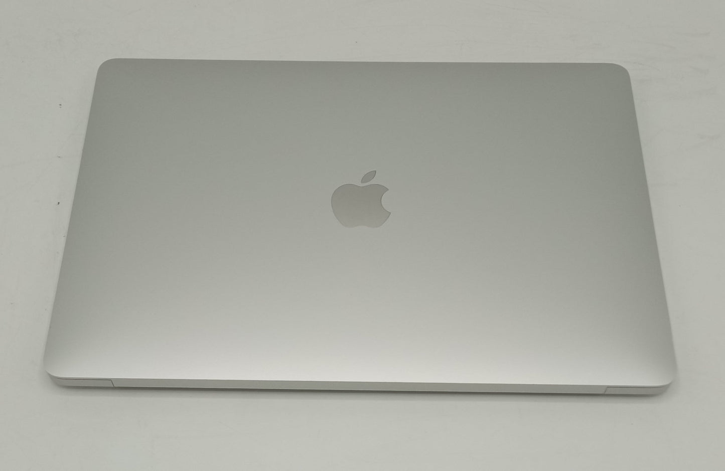 Macbook Air 2020 | 13 Inches | Apple M1 Chip | 8 GB Ram | 256 GB SSD | Silver | 12 Cycles