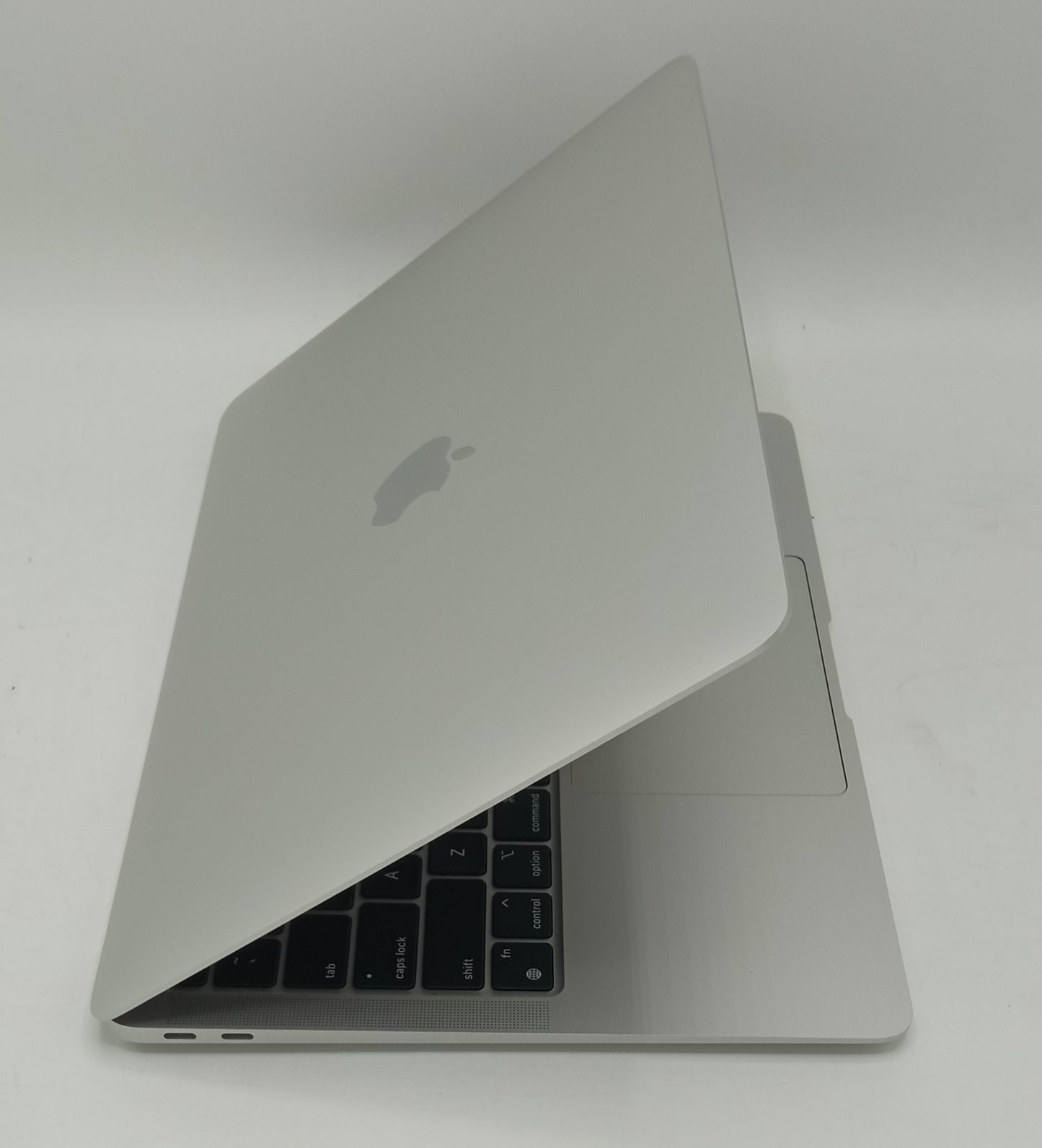 Macbook Air 2020 | 13 Inches | Apple M1 Chip | 8 GB Ram | 256 GB SSD | Silver | 12 Cycles