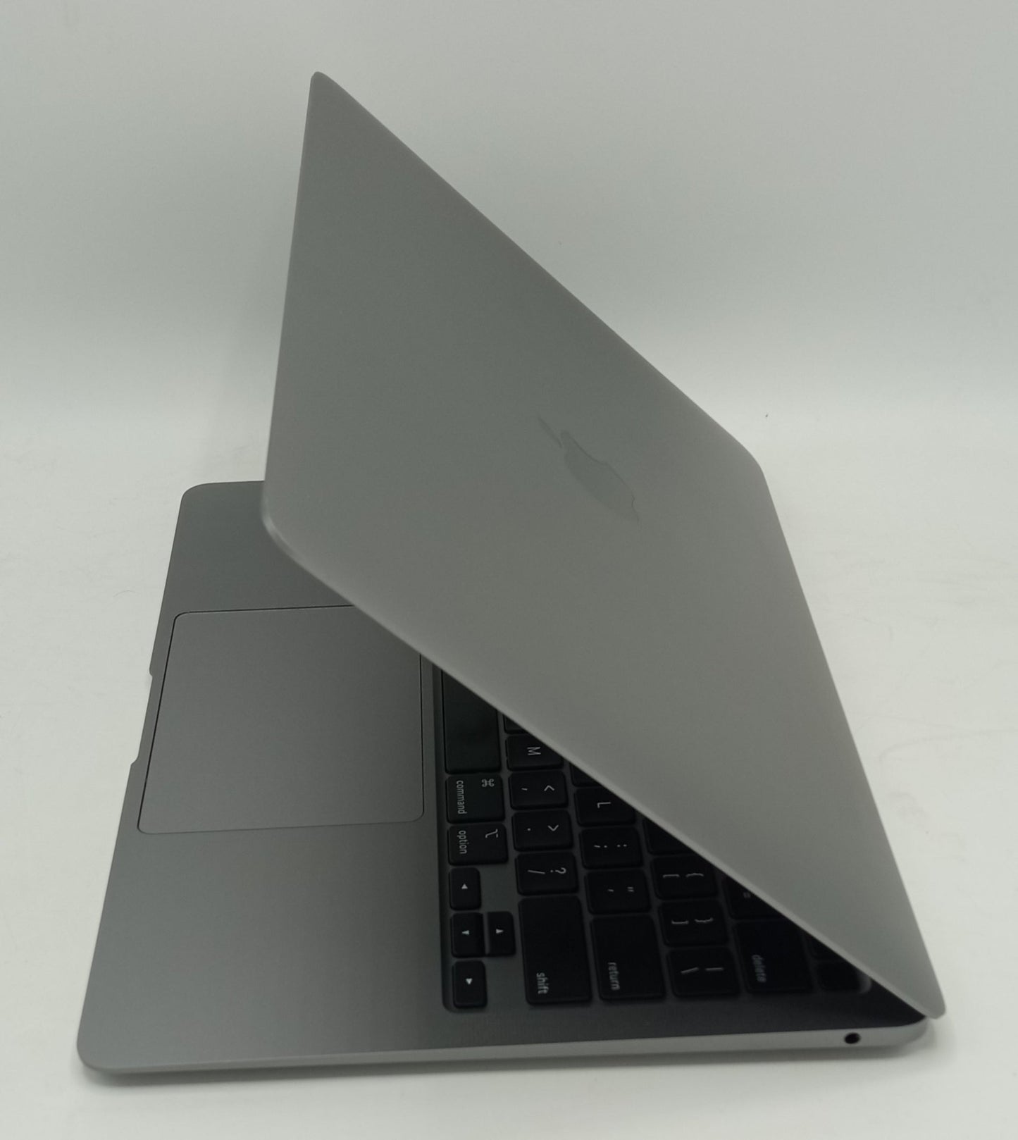 Macbook Air 2020 | 13 Inches | Apple M1 Chip | 8 GB Ram | 256 GB SSD | Space Gray | 155 Cycles