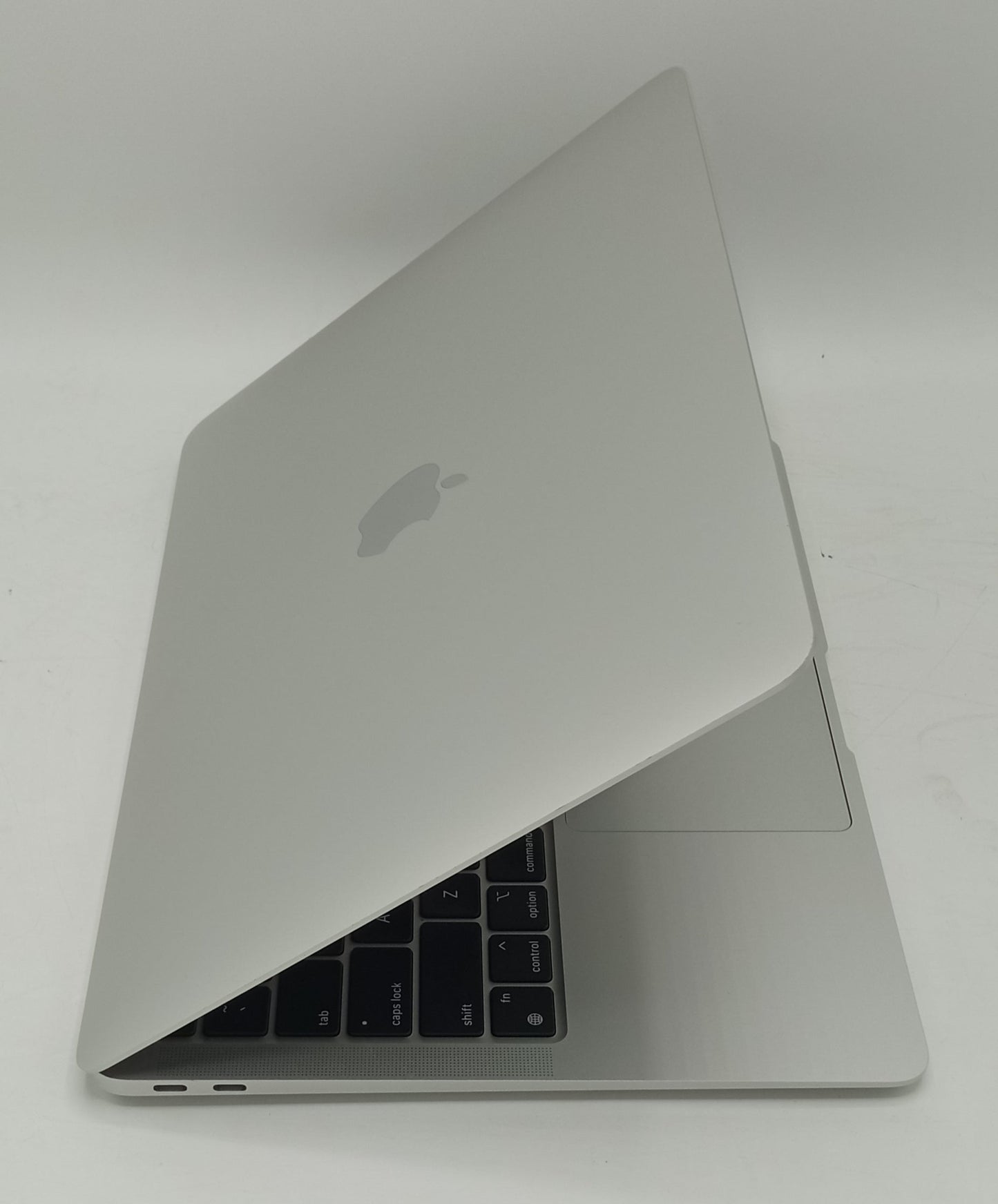 Macbook Air 2020 | 13 Inches | Apple M1 Chip | 8 GB Ram | 256 GB SSD | Silver | 64 Cycles