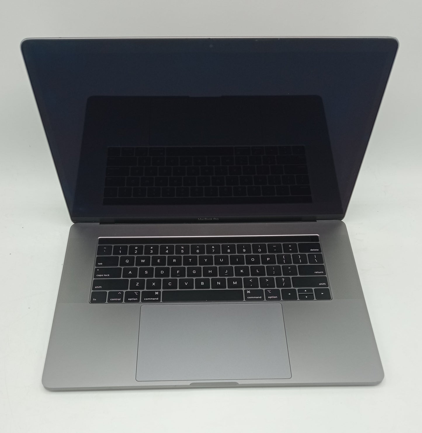 MacBook Pro 2018 Touch bar | 15 inches | Intel Core i7 2.6 GHz Processor | 16 GB Ram | 512GB SSD | Space Gray | 99 Cycles