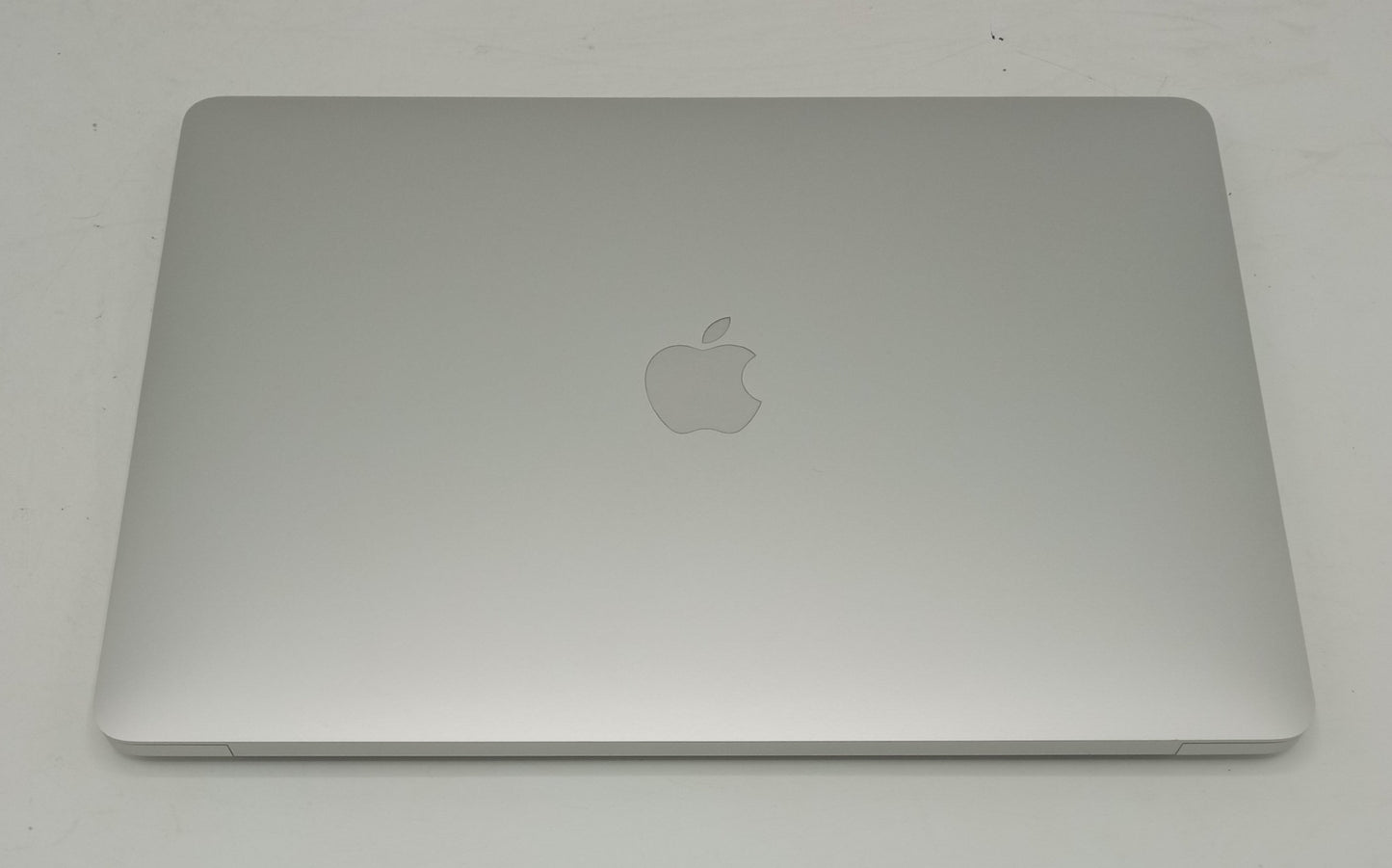 Macbook Air 2020 | 13 Inches | Apple M1 Chip | 8 GB Ram | 256 GB SSD | Silver | 14 Cycles