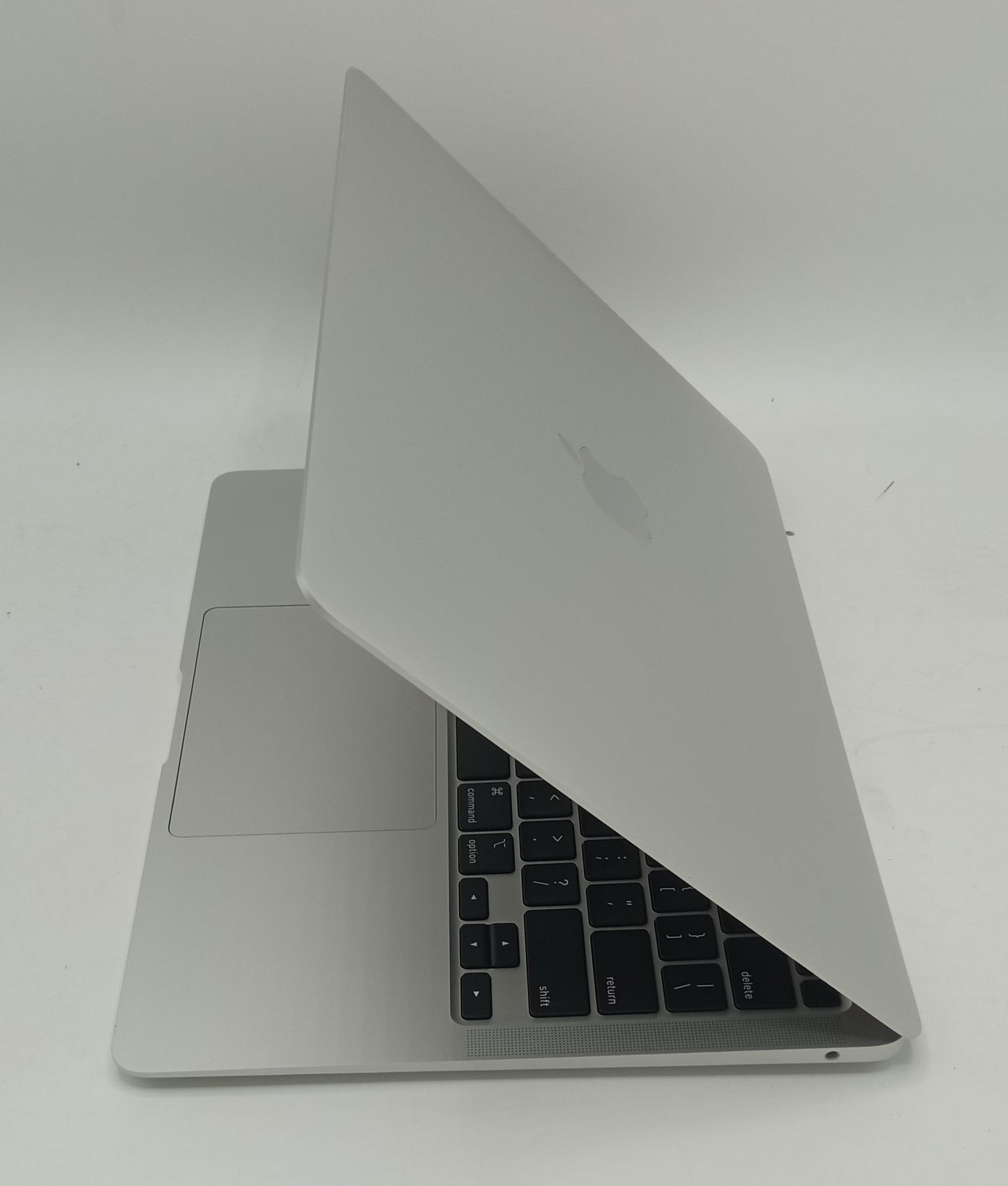 Macbook Air 2020 | 13 Inches | Apple M1 Chip | 8 GB Ram | 256 GB SSD | Silver | 14 Cycles