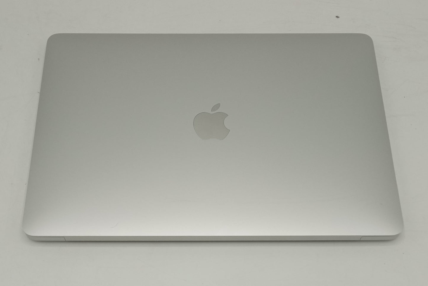 Macbook Air 2020 | 13 Inches | Apple M1 Chip | 8 GB Ram | 256 GB SSD | Silver | 2 Cycles