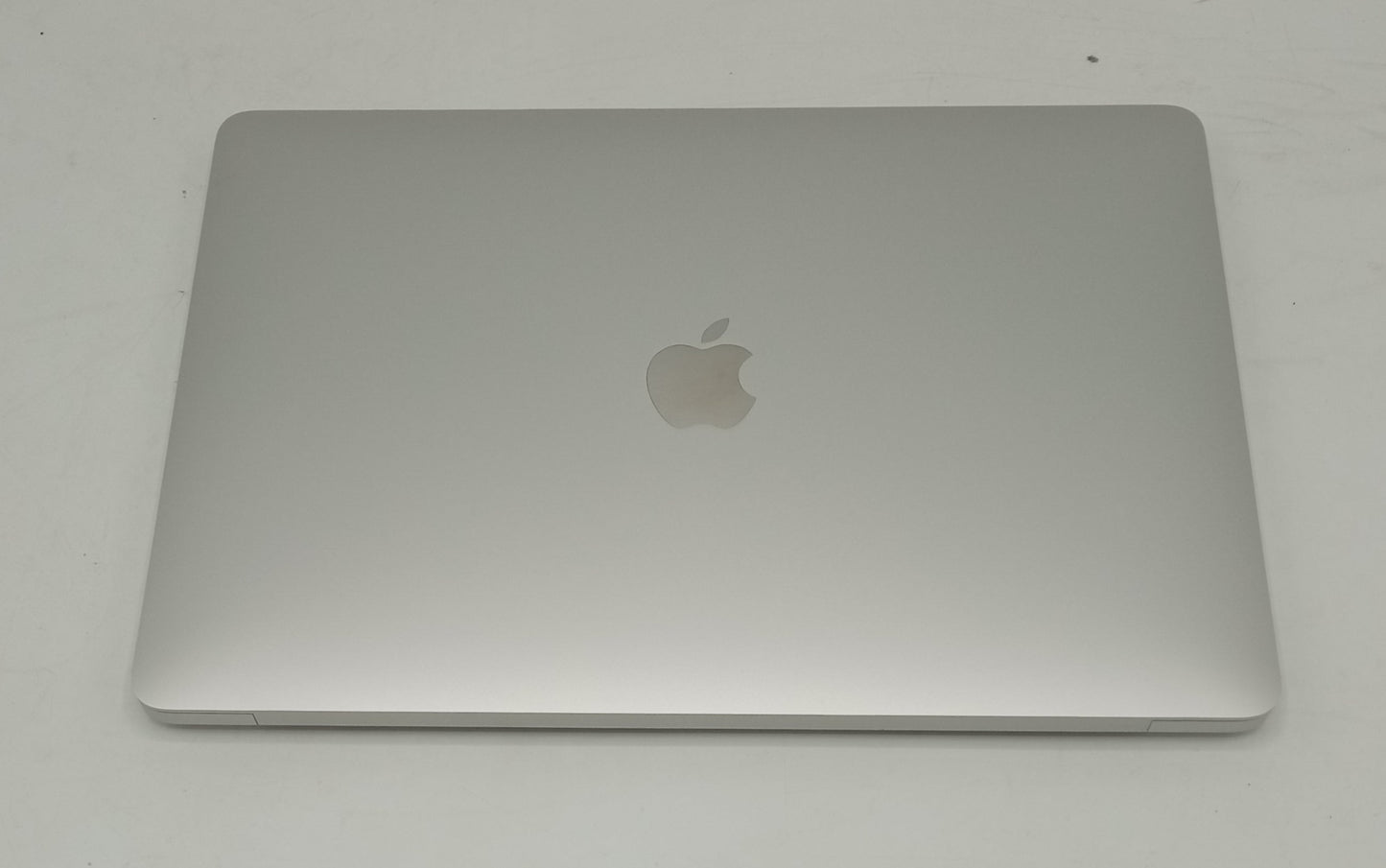 Macbook Air 2020 | 13 Inches | Apple M1 Chip | 8 GB Ram | 256 GB SSD | Silver | 5 Cycles