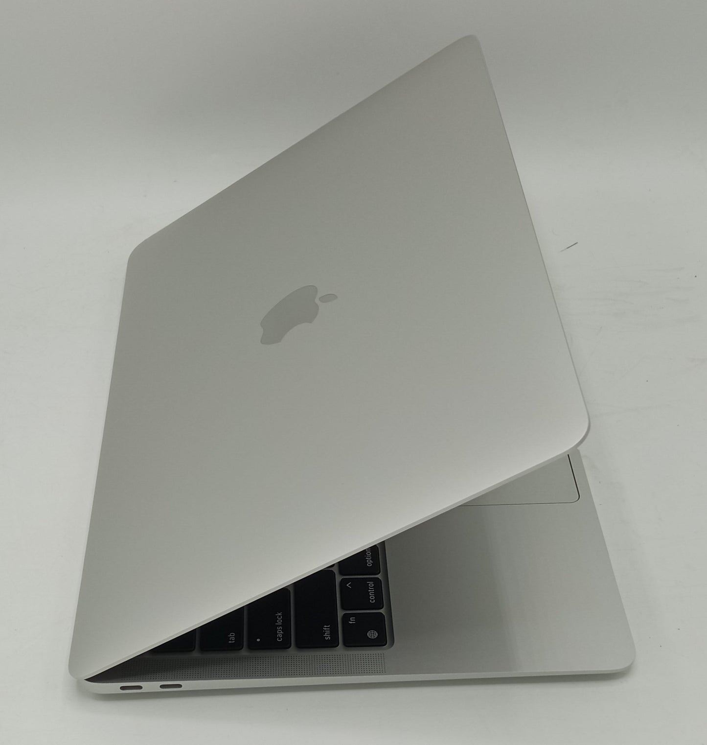 Macbook Air 2020 | 13 Inches | Apple M1 Chip | 8 GB Ram | 256 GB SSD | Silver | 5 Cycles