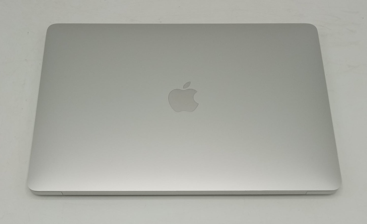 Macbook Air 2020 | 13 Inches | Apple M1 Chip | 8 GB Ram | 256 GB SSD | Silver | Like New (4 Cycles)