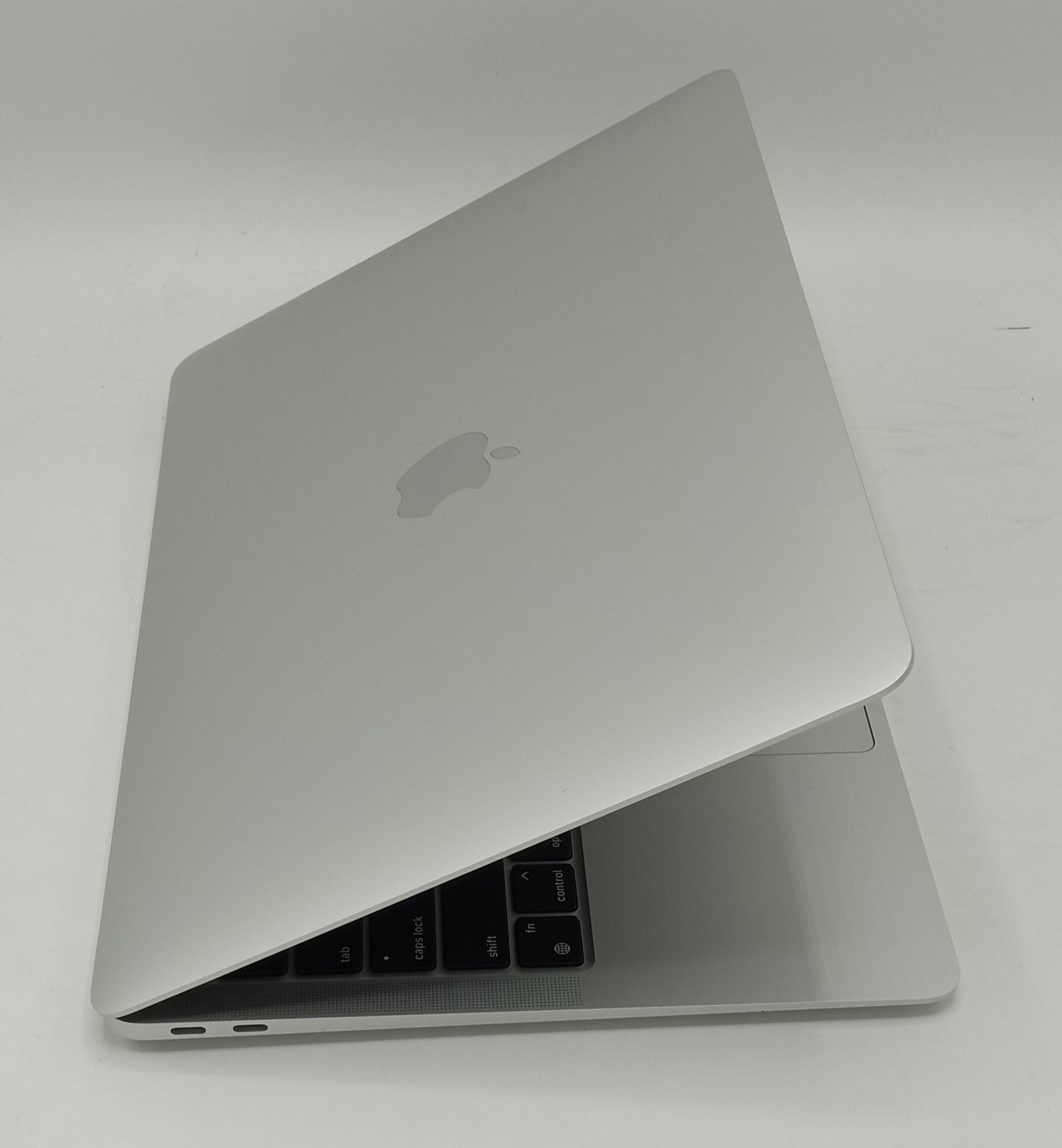 Macbook Air 2020 | 13 Inches | Apple M1 Chip | 8 GB Ram | 256 GB SSD | Silver | Like New (4 Cycles)