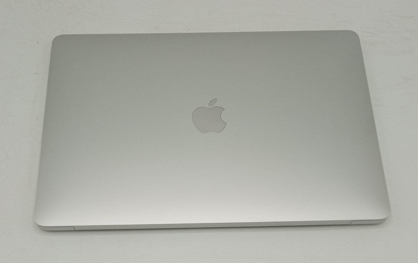 Macbook Air 2020 | 13 Inches | Apple M1 Chip | 8 GB Ram | 256 GB SSD | Silver | 36 Cycles