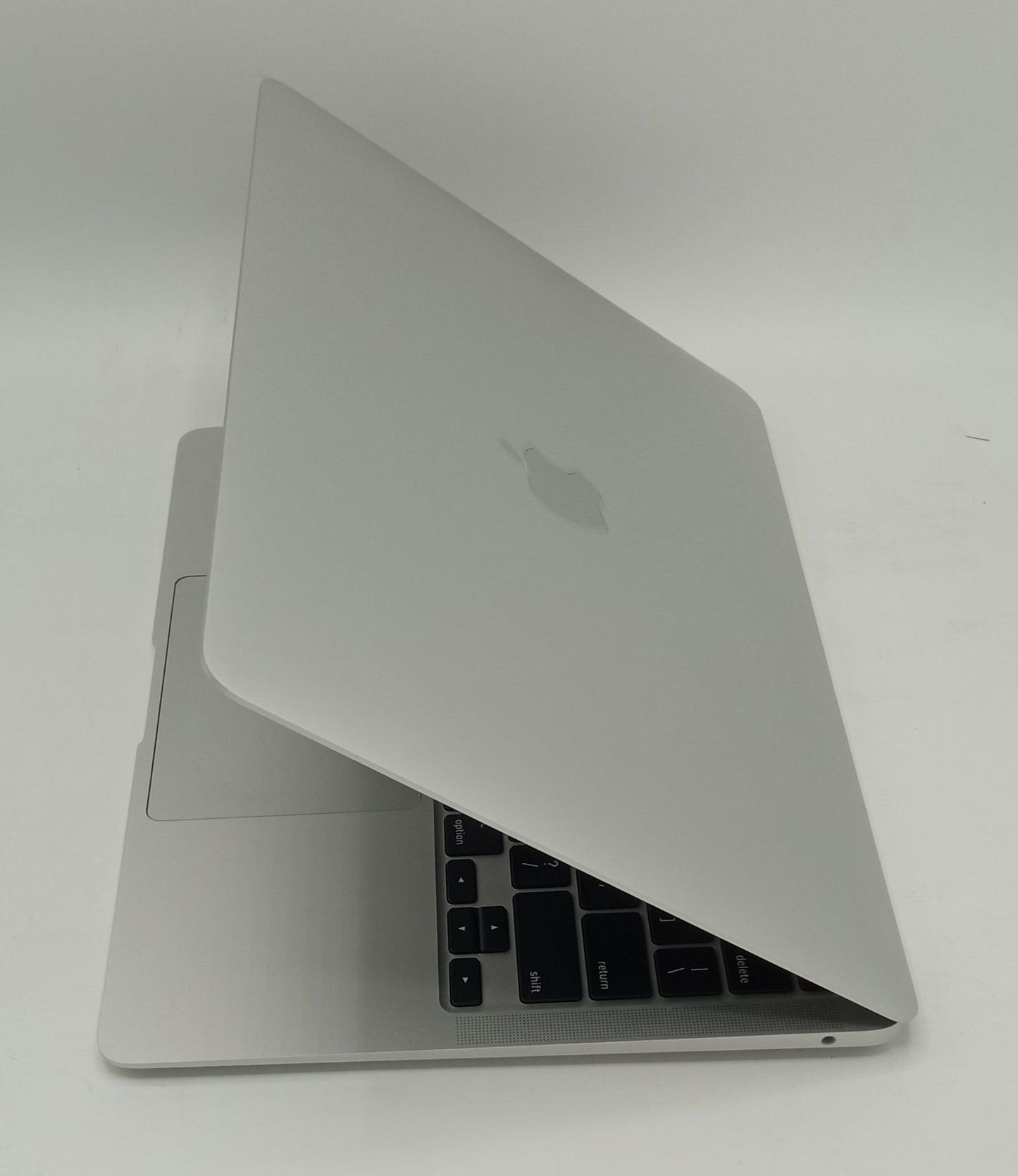 Macbook Air 2020 | 13 Inches | Apple M1 Chip | 8 GB Ram | 256 GB SSD | Silver | 36 Cycles