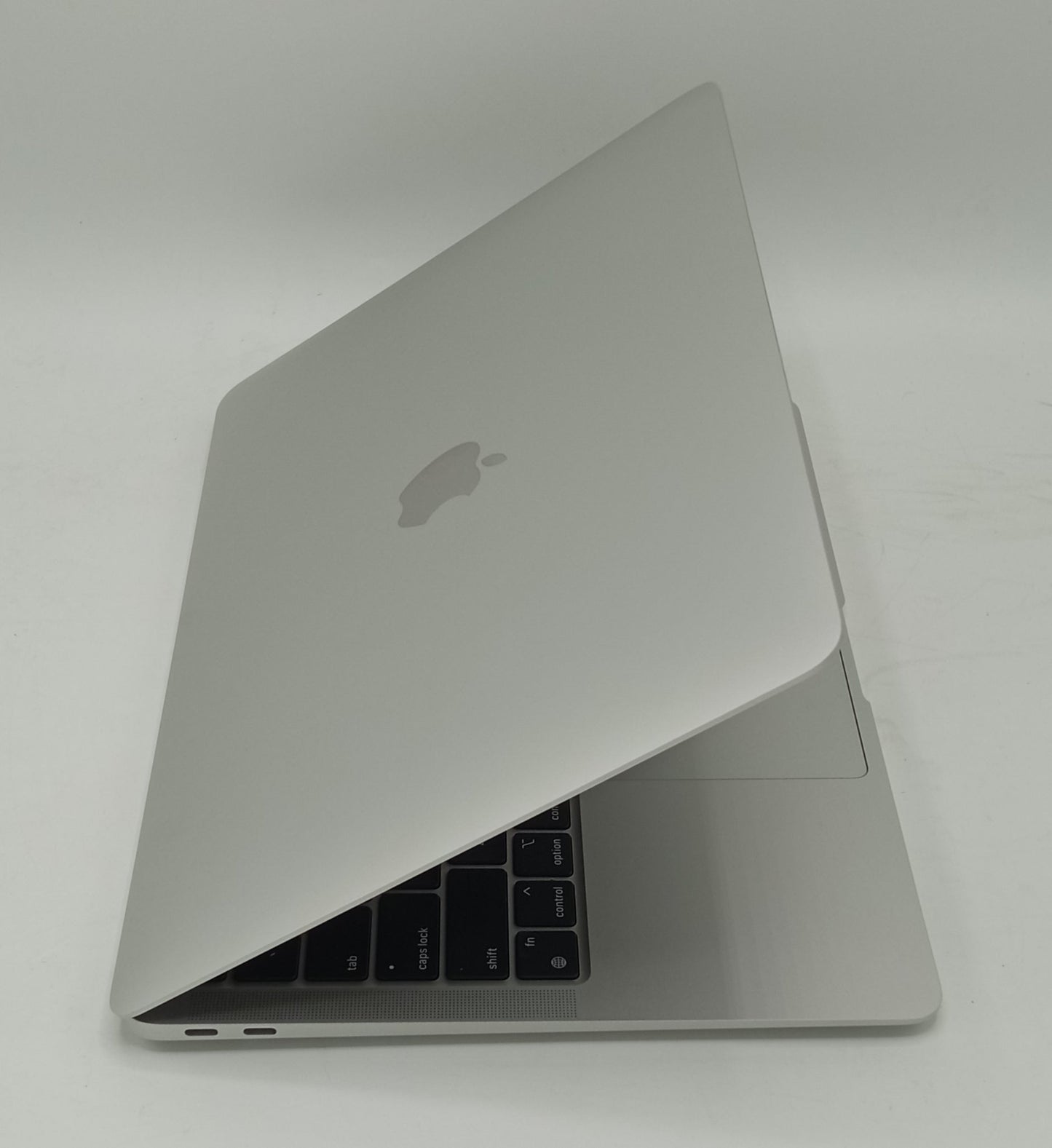 Macbook Air 2020 | 13 Inches | Apple M1 Chip | 8 GB Ram | 256 GB SSD | Silver | 39 Cycles