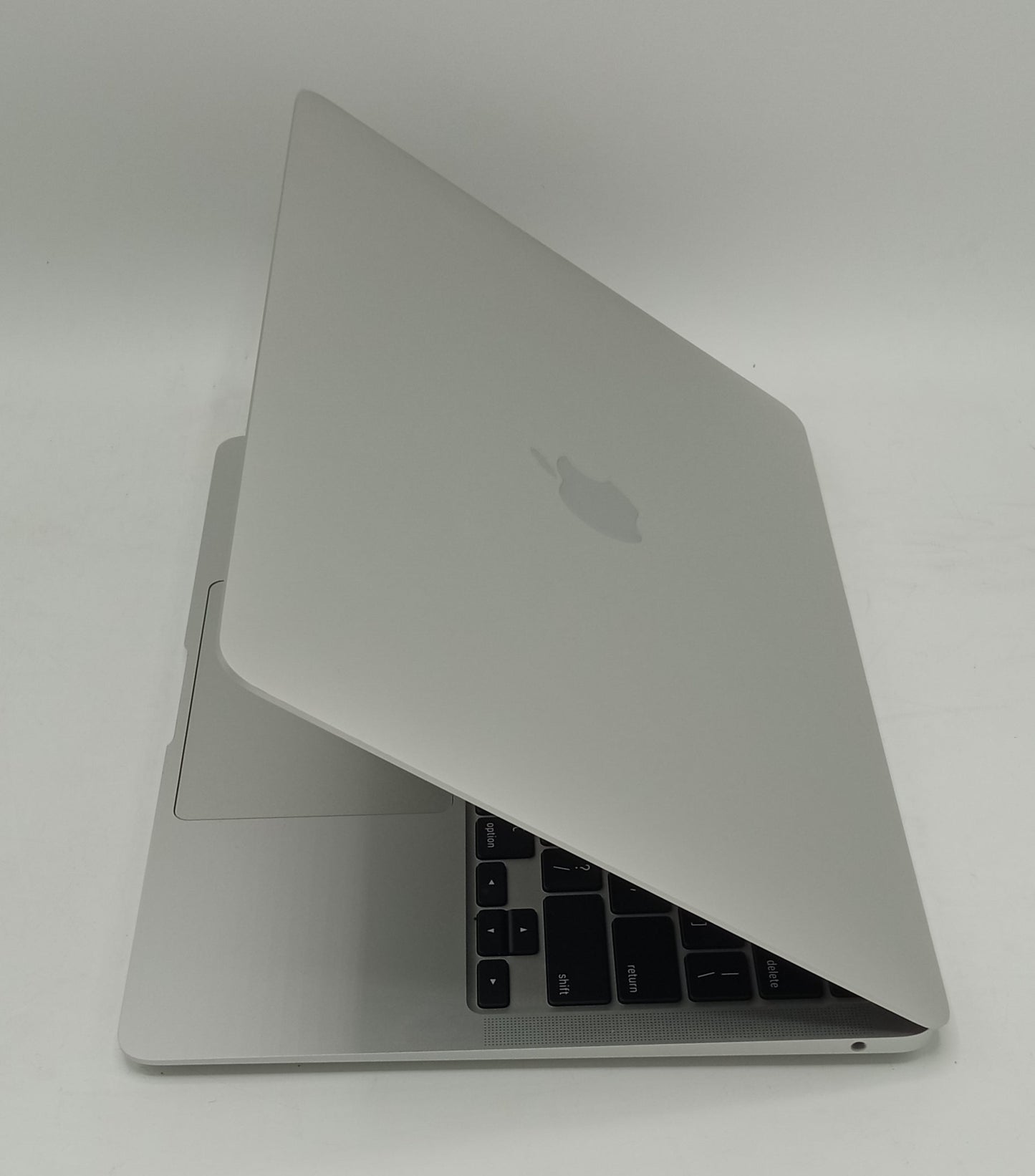 Macbook Air 2020 | 13 Inches | Apple M1 Chip | 8 GB Ram | 256 GB SSD | Silver | 41 Cycles