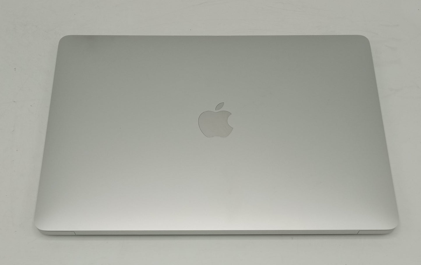 Macbook Air 2020 | 13 Inches | Apple M1 Chip | 8 GB Ram | 256 GB SSD | Silver | 33 Cycles