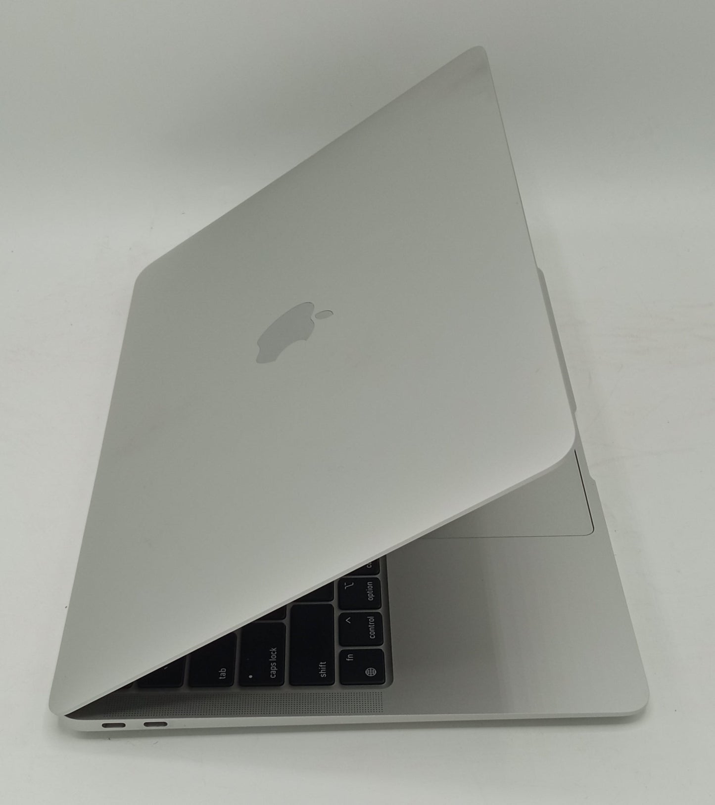 Macbook Air 2020 | 13 Inches | Apple M1 Chip | 8 GB Ram | 256 GB SSD | Silver | 33 Cycles