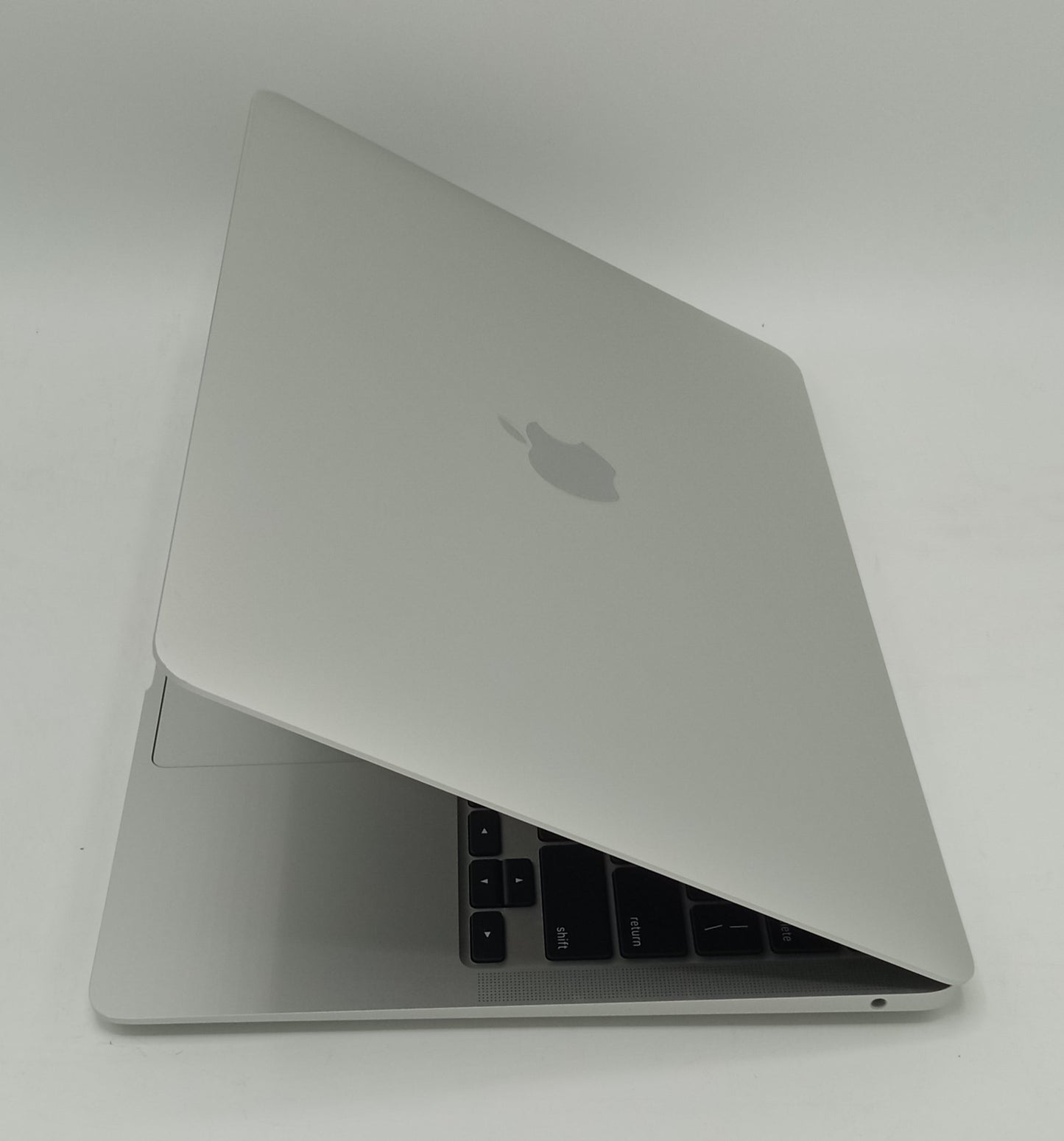 Macbook Air 2020 | 13 Inches | Apple M1 Chip | 8 GB Ram | 256 GB SSD | Silver | 78 Cycles