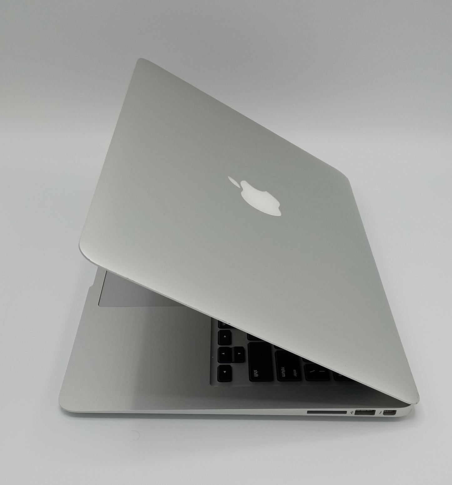 MacBook Air 2014 | 13 inches | Intel Core i7 1.7GHz Processor | 8GB Ram | 512GB SSD | Silver | 84 Cycles