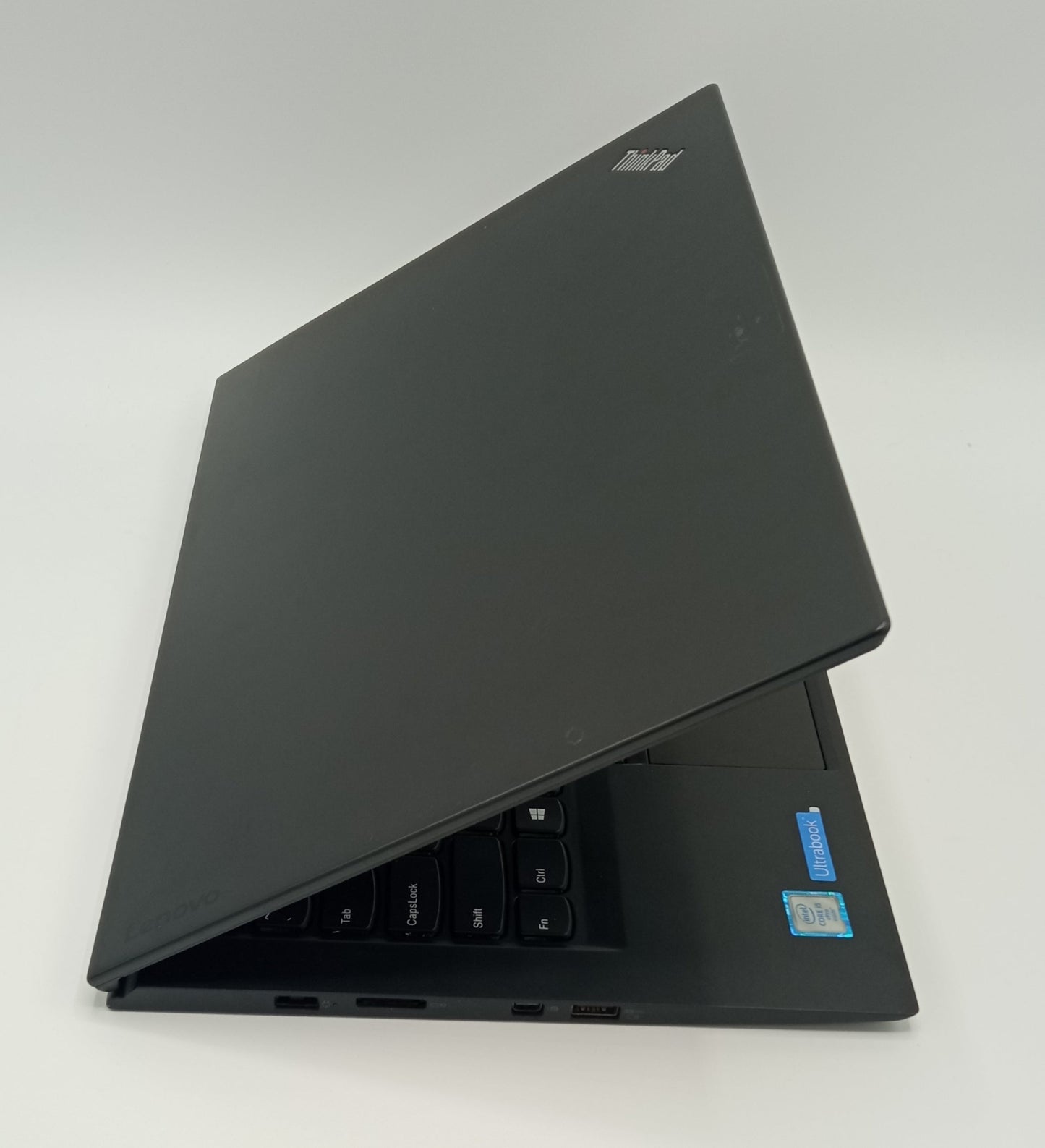 Lenovo ThinkPad X1 Carbon | 14 Inches | Intel i5 2.4 GHz Processor | 6th Generation | 8 GB Ram | 256 GB SSD | Black | Used