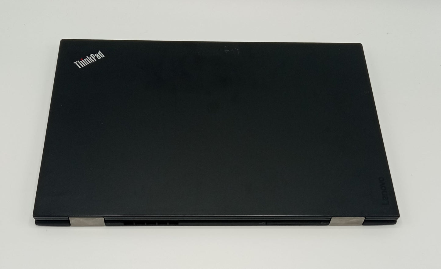 Lenovo ThinkPad X1 Carbon | 14 Inches | Intel i5 2.4 GHz Processor | 6th Generation | 8 GB Ram | 256 GB SSD | Black | Used