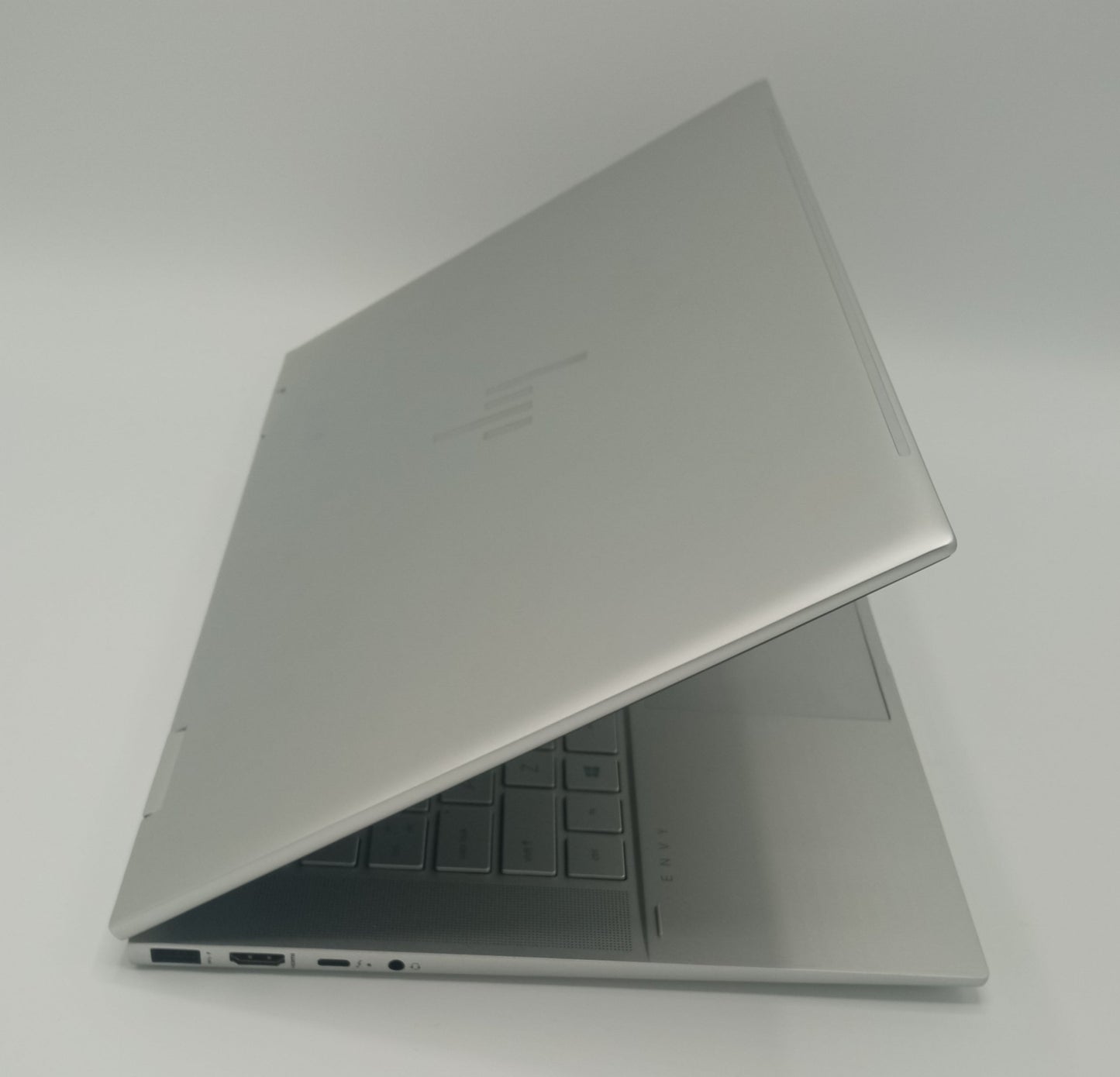 HP Envy x360 Convertible (15m-es0xxx) | Intel Core i5 2.4 GHz Processor | 11th Generation | 8GB Ram | 256GB SSD | Intel Iris Xe Graphics | Silver | Used (Awesome Condition)