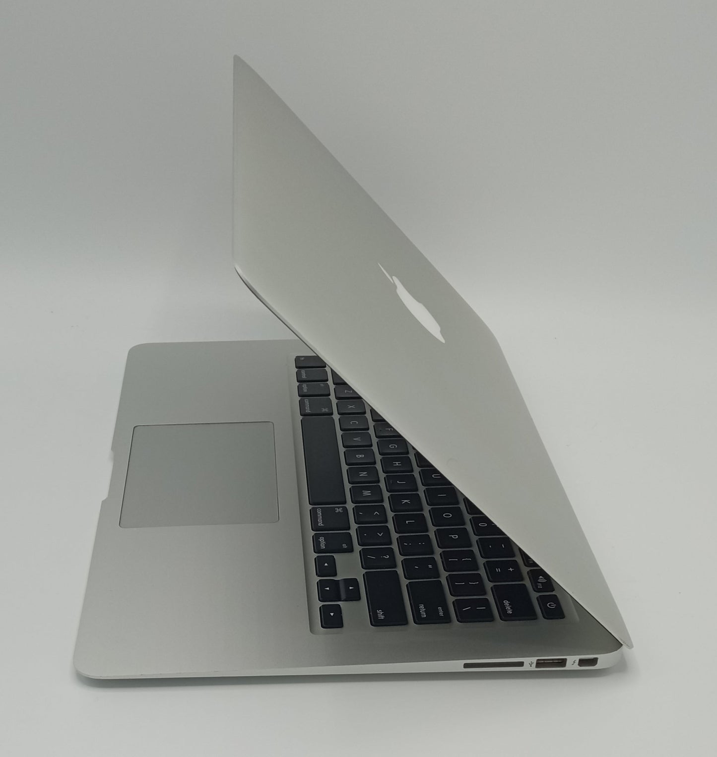 MacBook Air 2017 | 13 inches | Intel Core i5 1.8GHz Processor | 8GB Ram | 128GB SSD | Silver | Used | 196 Cycles