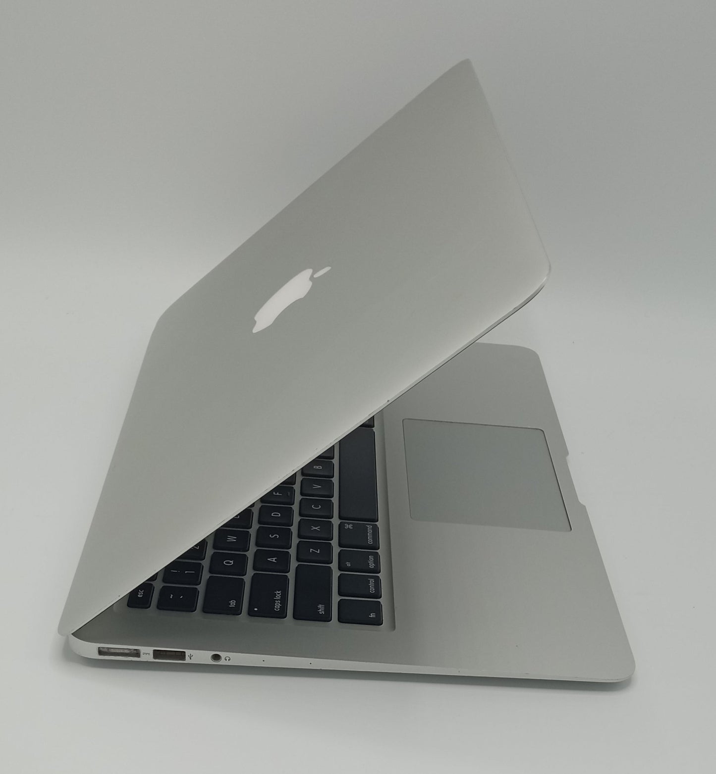 MacBook Air 2017 | 13 inches | Intel Core i5 1.8GHz Processor | 8GB Ram | 128GB SSD | Silver | Used | 196 Cycles