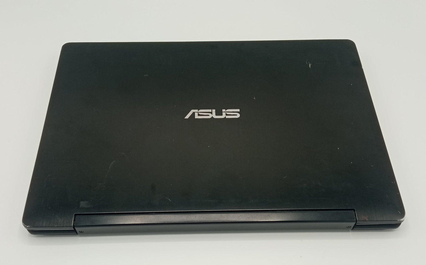 ASUS Notebook Q302LA | 14 Inches | Intel Core i5 1.7 GHz Processor | 4th Generation | 8GB Ram | 500GB Storage | Black | Used (Defective Screen)