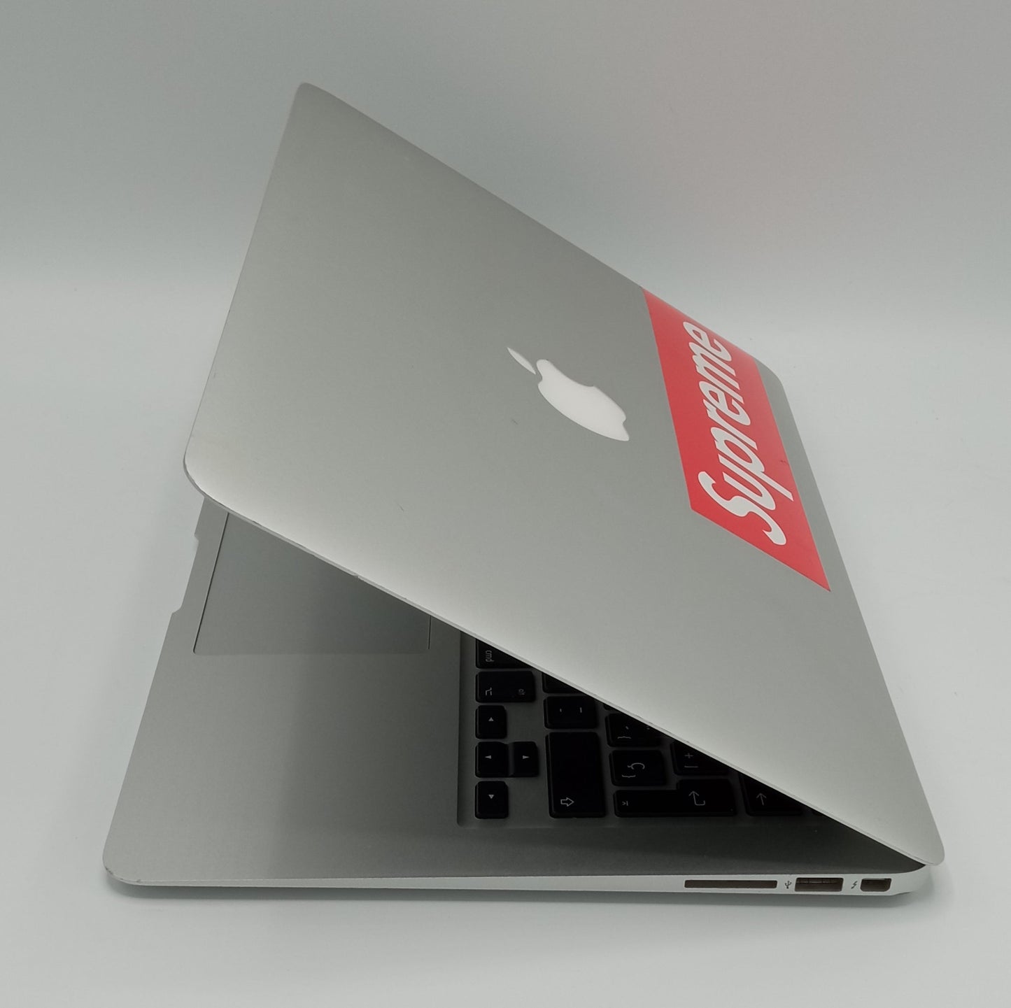 MacBook Air 2014 | 13 inches | Intel Core i5 1.4GHz Processor | 4GB Ram | 128GB SSD | Silver | 380 Cycles