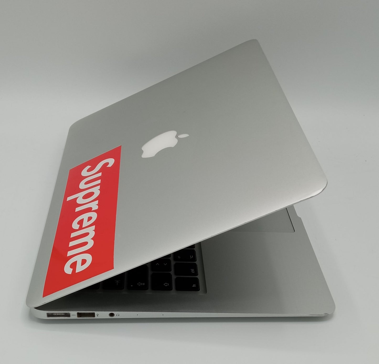 MacBook Air 2014 | 13 inches | Intel Core i5 1.4GHz Processor | 4GB Ram | 128GB SSD | Silver | 380 Cycles