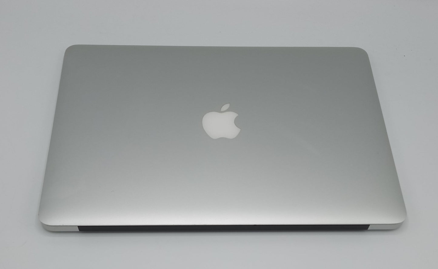 MacBook Air 2015 | 13 inches | Intel Core i5 1.6 GHz Processor | 8GB Ram | 256GB SSD | Silver | Used (642 Cycles)