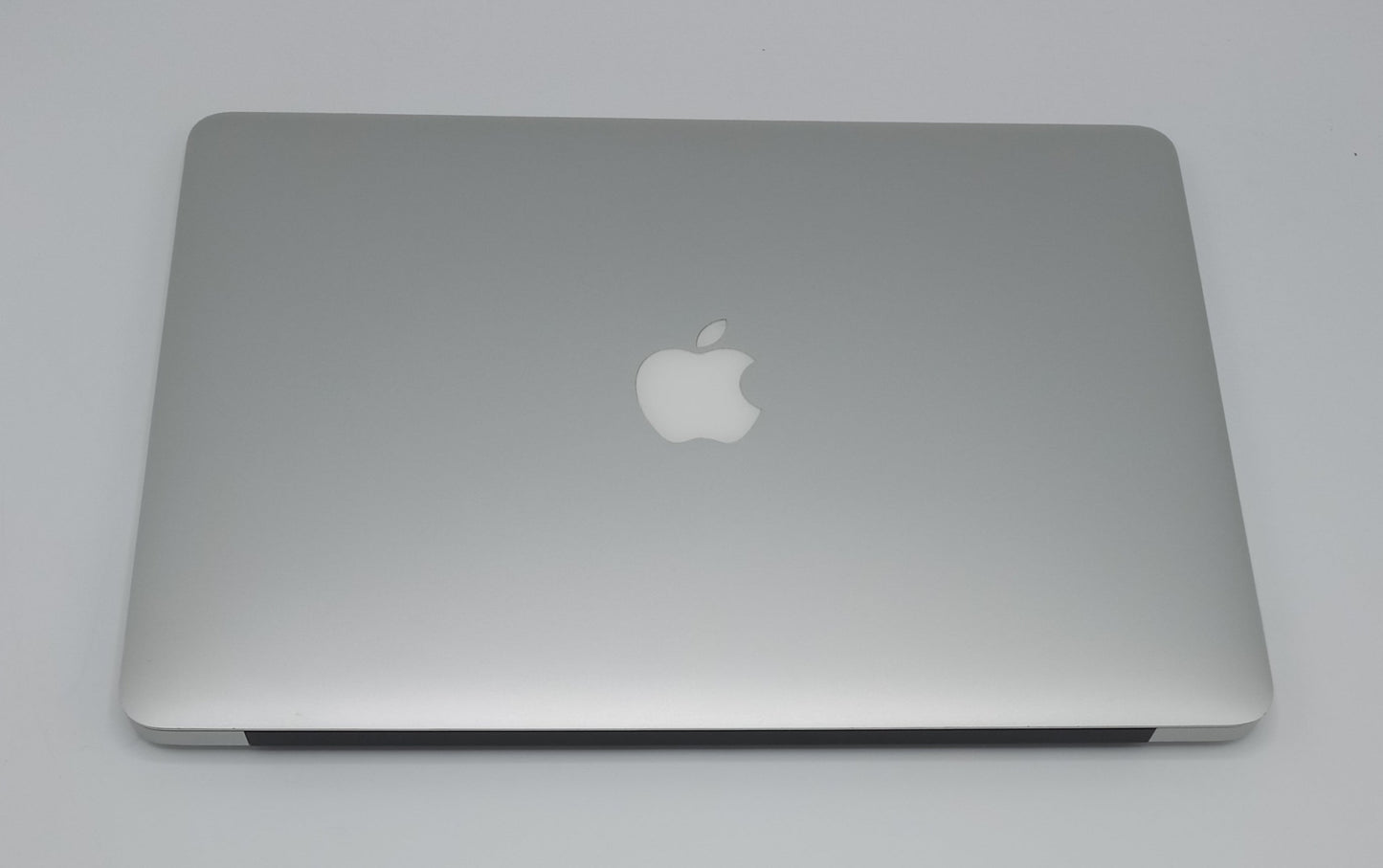 MacBook Air 2015 | 13 inches | Intel Core i5 1.6 GHz Processor | 8GB Ram | 256GB SSD | Silver | Used (272 Cycles)