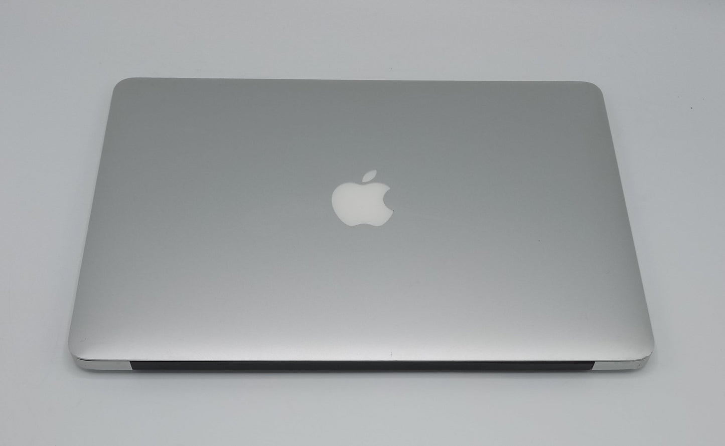 MacBook Air 2015 | 13 inches | Intel Core i5 1.6 GHz Processor | 8GB Ram | 256GB SSD | Silver | Used (276 Cycles)