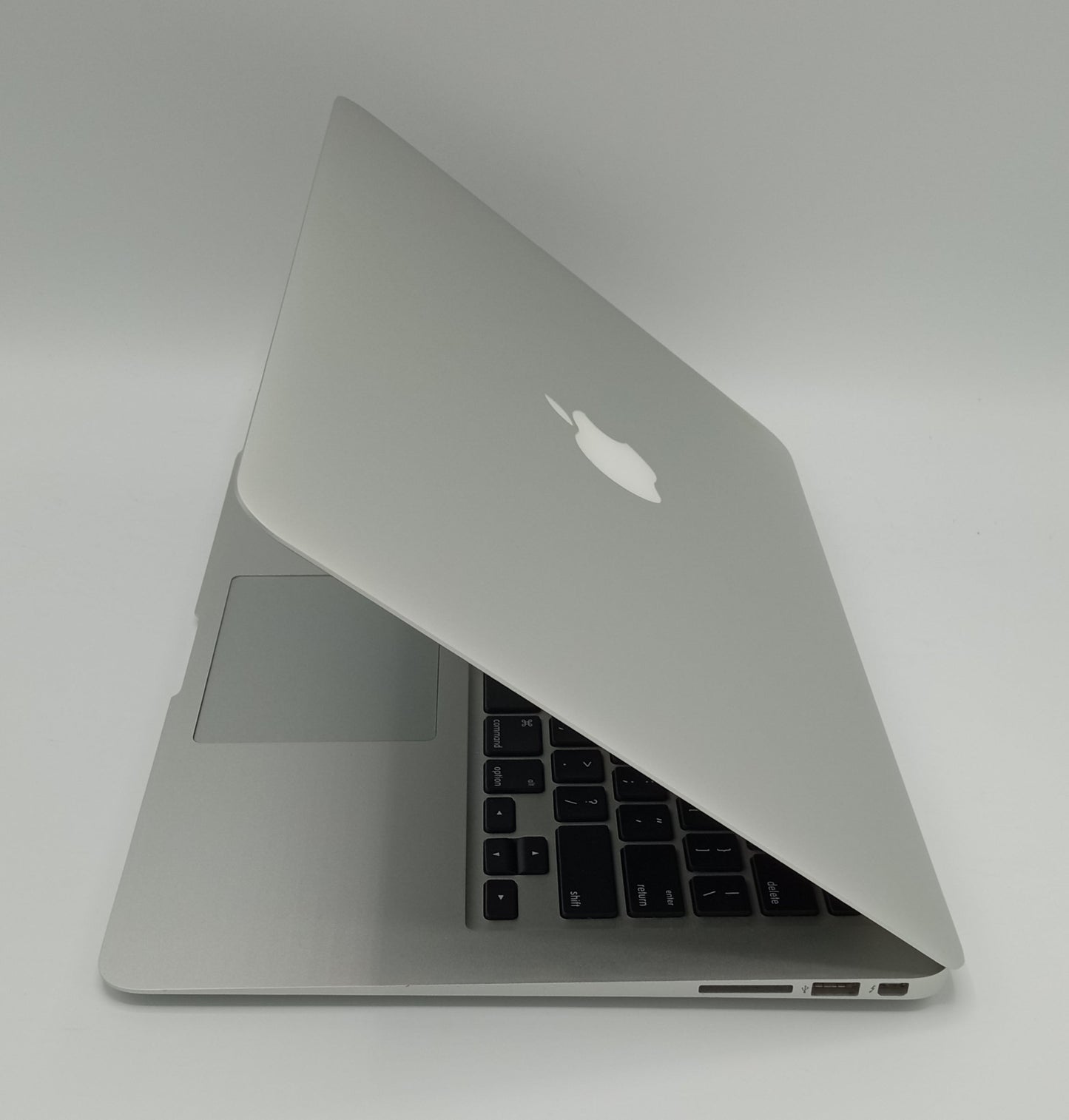 MacBook Air 2012 | 13 inches | Intel Core i7 2GHz Processor | 8GB Ram | 512GB SSD | Silver | Used (216 Cycles)