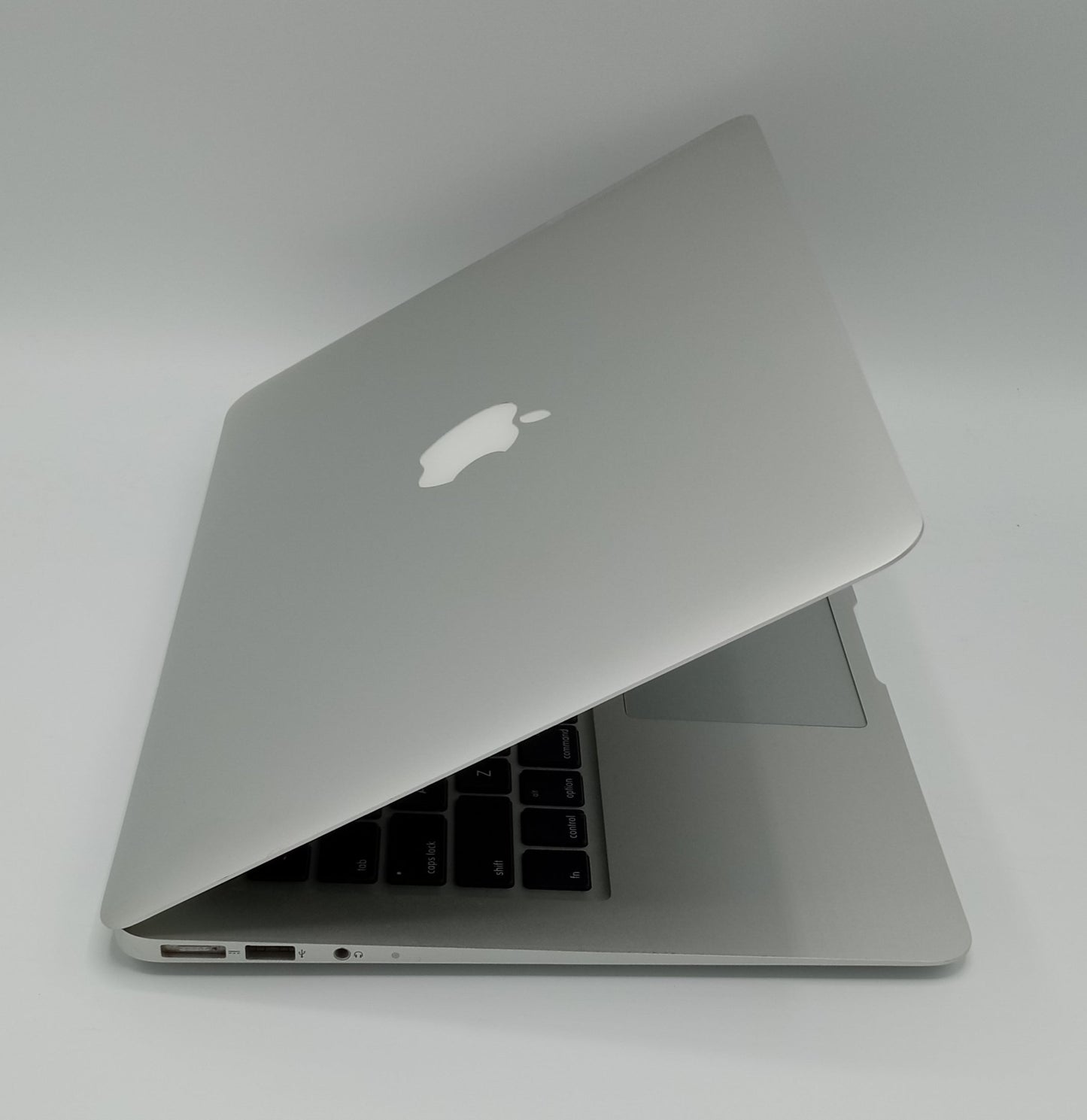 MacBook Air 2012 | 13 inches | Intel Core i7 2GHz Processor | 8GB Ram | 512GB SSD | Silver | Used (216 Cycles)