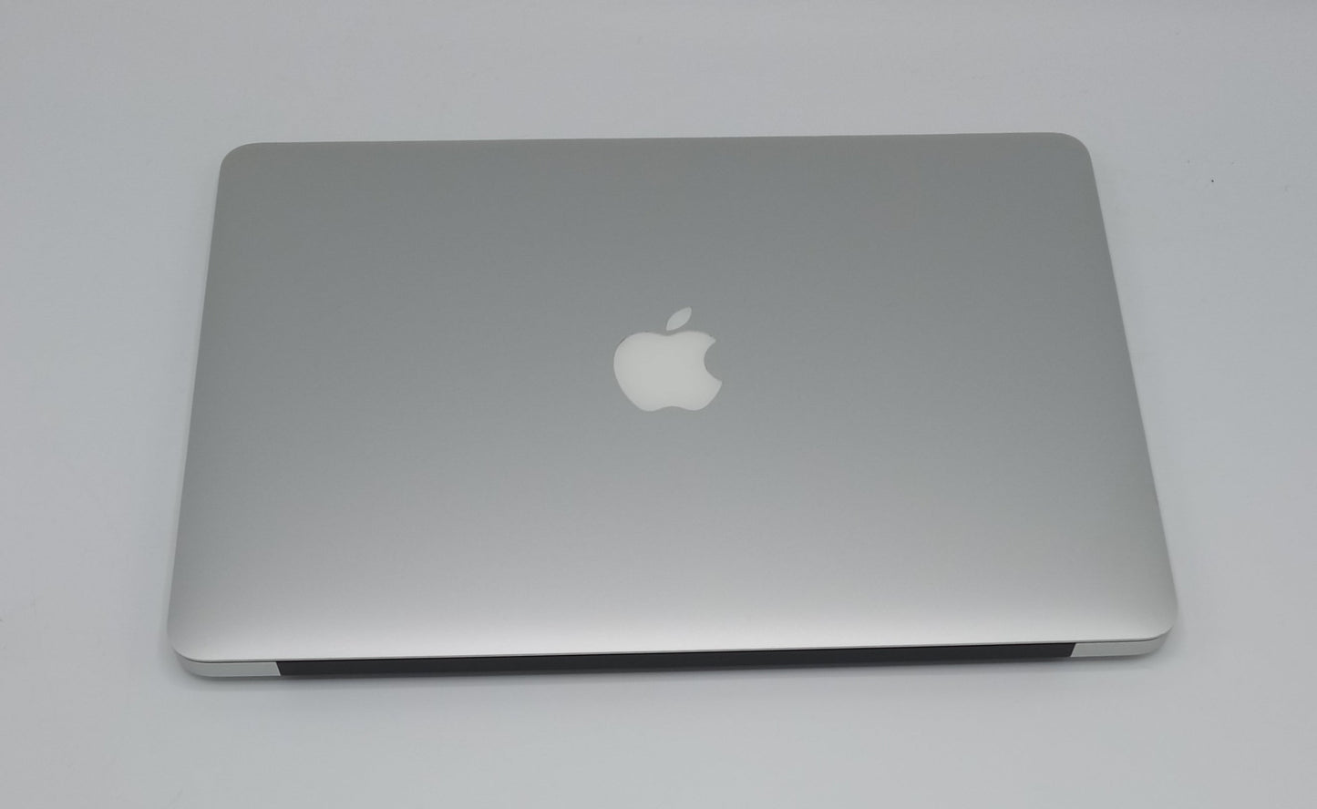 MacBook Air 2012 | 13 inches | Intel Core i7 2GHz Processor | 8GB Ram | 512GB SSD | Silver | Used (216 Cycles)