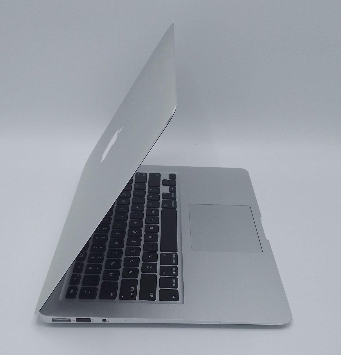 MacBook Air 2015 | 13 inches | Intel Core i5 1.6 GHz Processor | 8GB Ram | 256GB SSD | Silver | Slightly Used (67 Cycles)