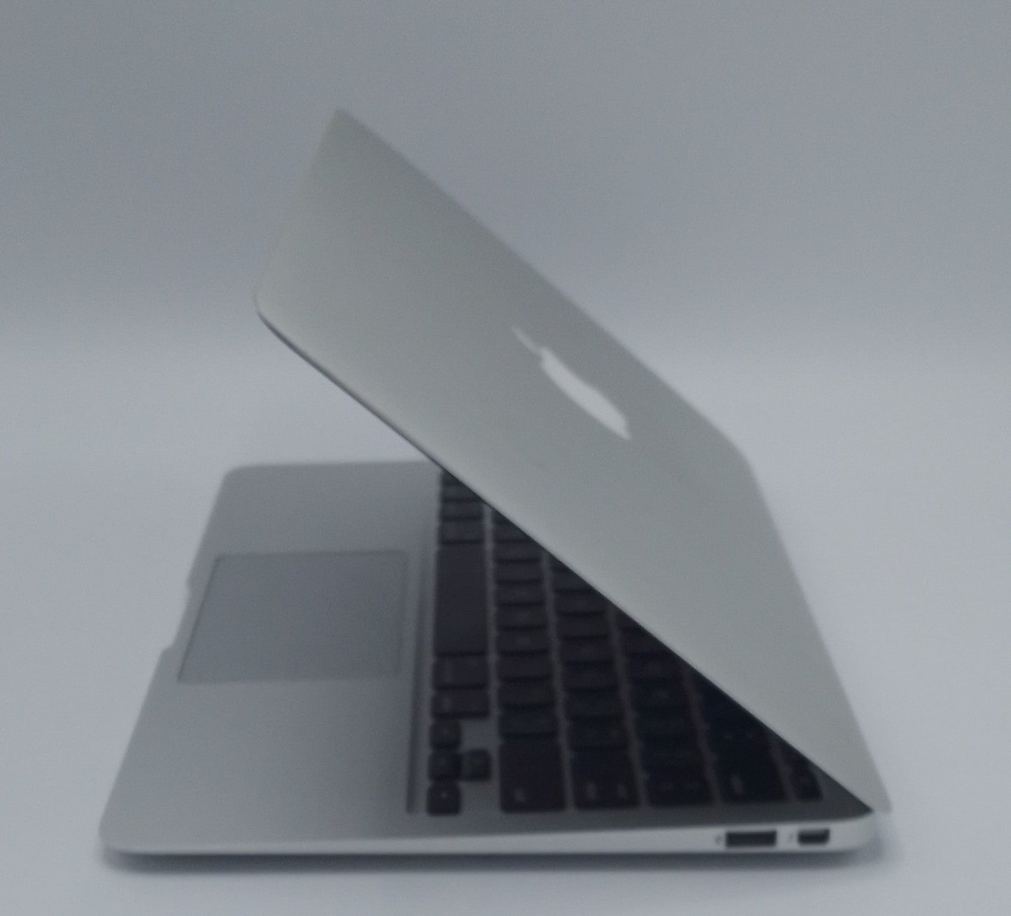 MacBook Air 2013 | 11 inches | Intel Core i5 1.3 GHz Processor | 4GB Ram | 256GB SSD | Silver | 208 Cycles Only